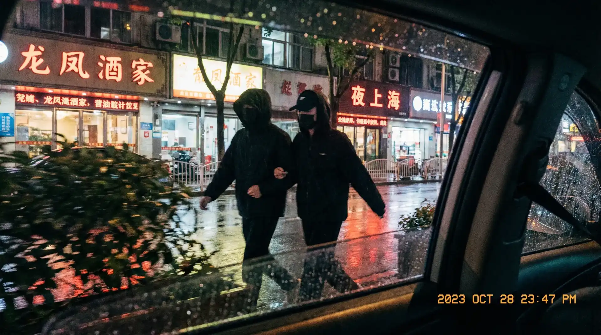 caopon超碰最新 - 顶流明星深夜密会现场抓拍照片